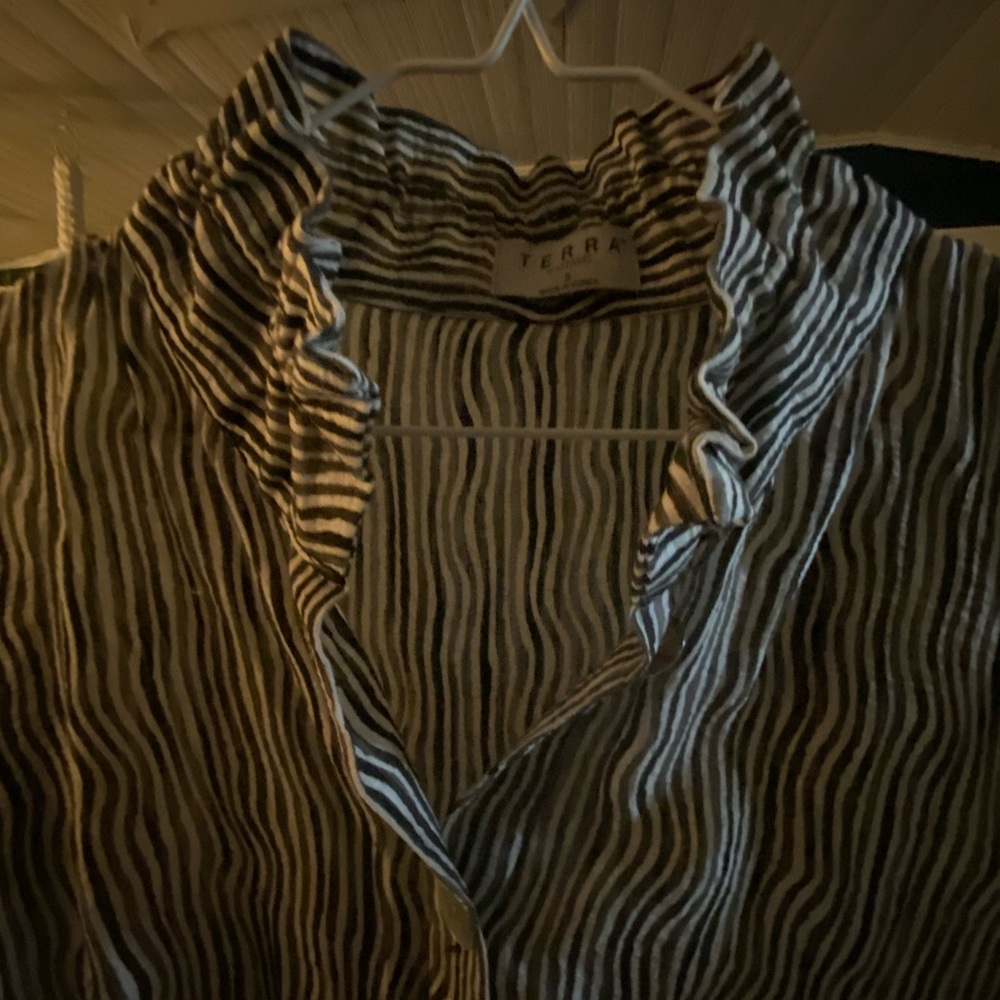 Structured collar button down